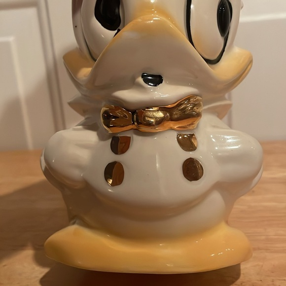 Disney’s Donald Duck Ceramic Pitcher-GUC - Picture 8 of 17